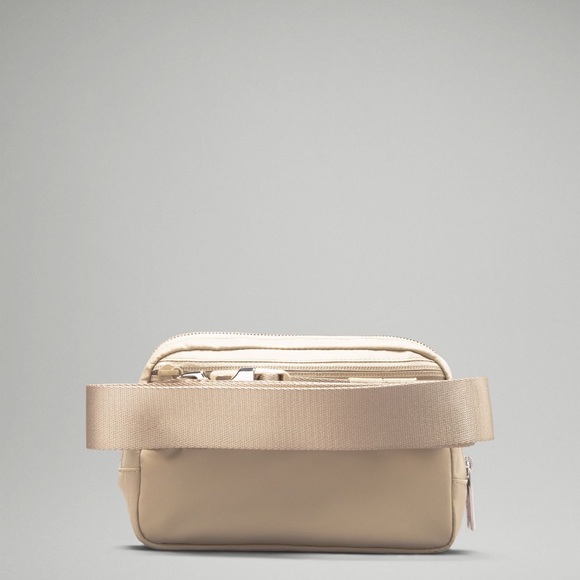 Brand New With Tag, Rare Lululemon Logo Cutout Belt Bag - Picture 3 of 4